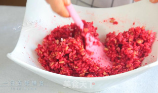 牛油果甜菜根寿司的做法步骤：1