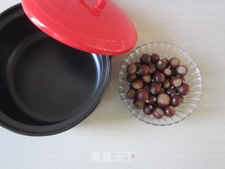 砂锅烤板栗的做法步骤：1