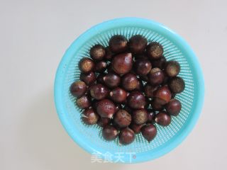砂锅烤板栗的做法步骤：2