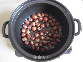 砂锅烤板栗的做法步骤：4