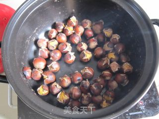 砂锅烤板栗的做法步骤：6