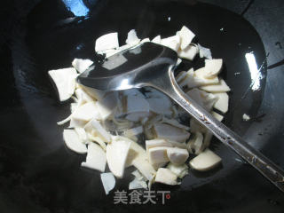 榨菜冬笋炒毛豆的做法步骤：5