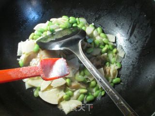 榨菜冬笋炒毛豆的做法步骤：9