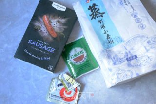 圣诞香肠雪人包的做法步骤：1
