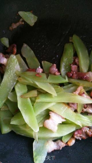 莴笋炒五花肉的做法步骤：4