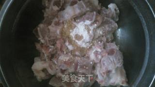花生米排骨汤的做法步骤：3
