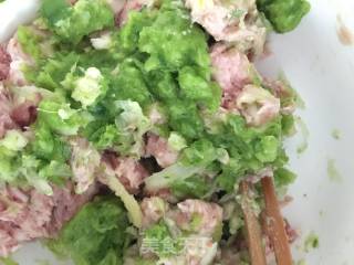 手工猪肉香菇肉丸的做法步骤：3