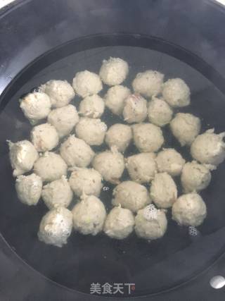 手工猪肉香菇肉丸的做法步骤：4
