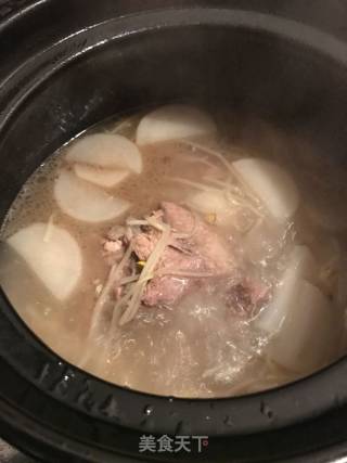 筒子骨豆芽萝卜汤的做法步骤：8