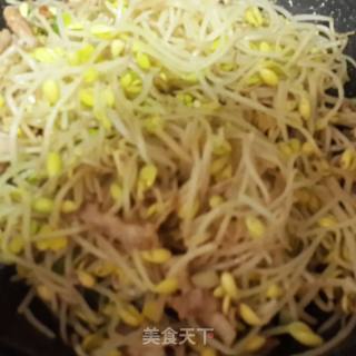 韭菜炒黄豆芽的做法步骤：4