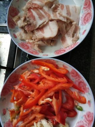 芹菜炒肉片的做法步骤：1