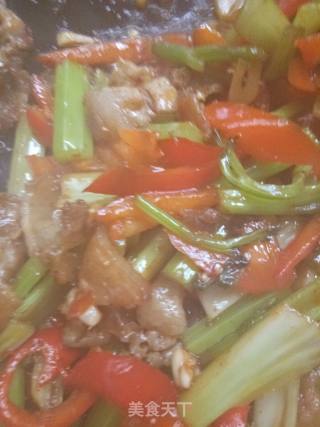 芹菜炒肉片的做法步骤：8