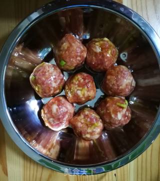 菠菜粉丝丸子的做法步骤：1