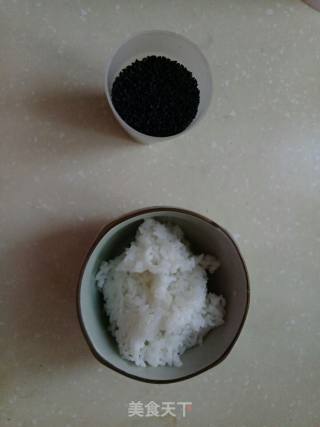 早餐  剩米饭黑芝麻糊的做法步骤：1
