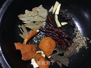 小青de美食----五香卤蛋的做法步骤：1