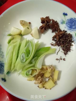 可乐鸡腿的做法步骤：1
