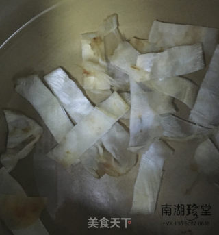 家常做法：花胶煮牛奶，简单到令人发指的做法步骤：3