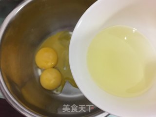 红丝绒蛋糕卷#烤箱美食#的做法步骤：3