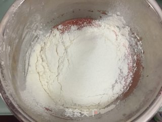 红丝绒蛋糕卷#烤箱美食#的做法步骤：5