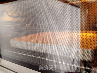 #烤箱美食#香蕉蛋糕卷的做法步骤：9