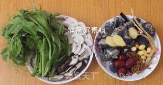 乌鸡蘑菇养生汤的做法步骤：1