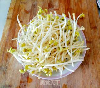 芹菜拌黄豆芽的做法步骤：3