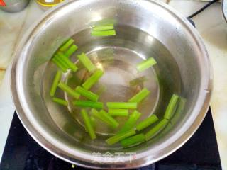 芹菜拌黄豆芽的做法步骤：5