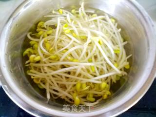 芹菜拌黄豆芽的做法步骤：6