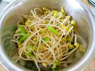 芹菜拌黄豆芽的做法步骤：8