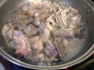 红烧鱼羊肉的做法步骤：1