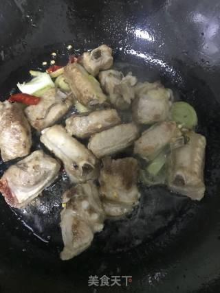 东北大乱炖的做法步骤：1