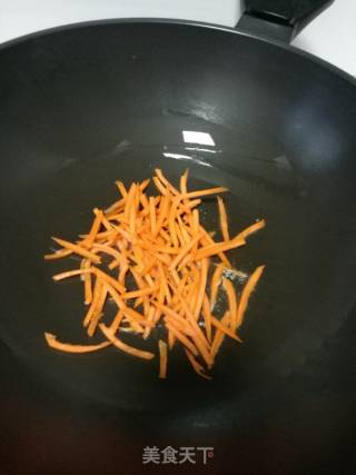 美味炒米粉的做法步骤：1