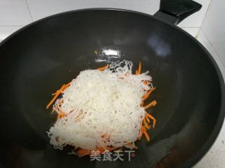美味炒米粉的做法步骤：2