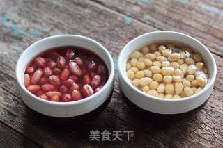 黄豆花生猪蹄汤的做法步骤：1