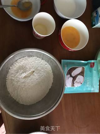 【烤箱美食】零基础小面包的做法步骤：1