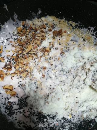 核桃芝麻牛轧糖的做法步骤：2