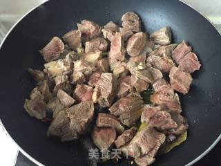 胡萝卜土豆炖牛肉的做法步骤：9