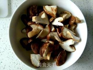 香菇烧油菜的做法步骤：1