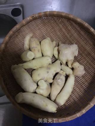 寒冬里让血液沸腾的猪脚姜的做法步骤：1