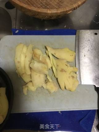 寒冬里让血液沸腾的猪脚姜的做法步骤：2