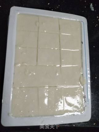 肉丁烧豆腐的做法步骤：1