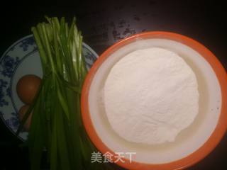 韭菜鸡蛋饼的做法步骤：1