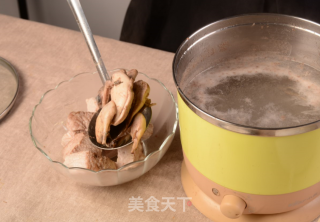 【小森妈妈菜谱】冬季滋补-高丽参炖鹌鹑的做法步骤：2