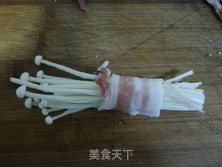 剁椒五花肉卷金针菇的做法步骤：4