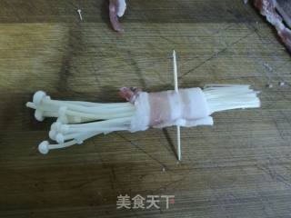剁椒五花肉卷金针菇的做法步骤：5