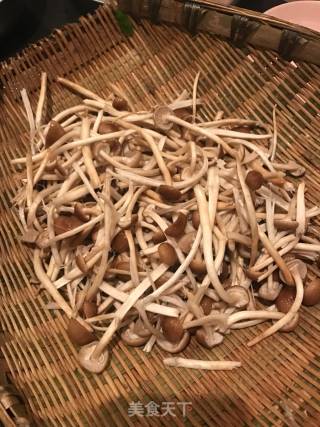 尖椒炝炒茶树菇的做法步骤：2