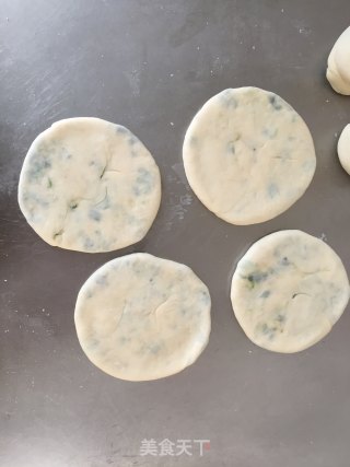 葱香酥饼的做法步骤：13