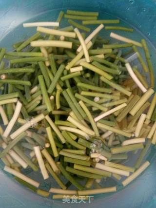 蒜苔炒肉的做法步骤：3