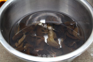 香菜拌木耳的做法步骤：3