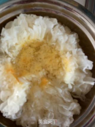 银耳雪梨甜汤的做法步骤：3
